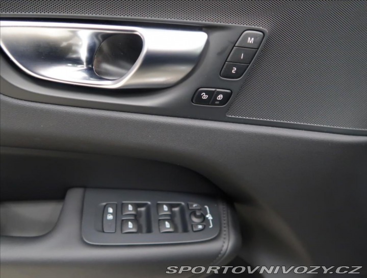 Volvo Ostatní modely XC60 2,0 B5 AWD AUT Plus POLES 2024