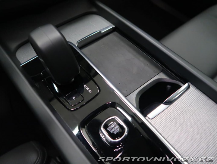 Volvo Ostatní modely XC60 2,0 B5 AWD AUT Plus POLES 2024