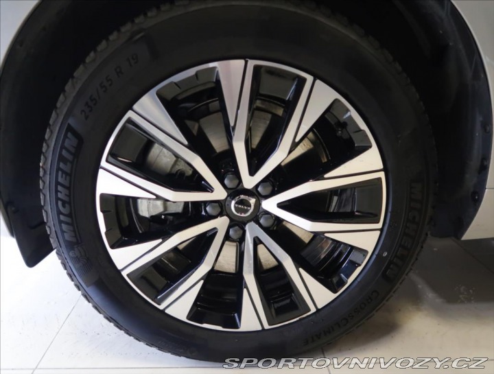 Volvo Ostatní modely XC60 2,0 B5 AWD AUT Plus POLES 2024