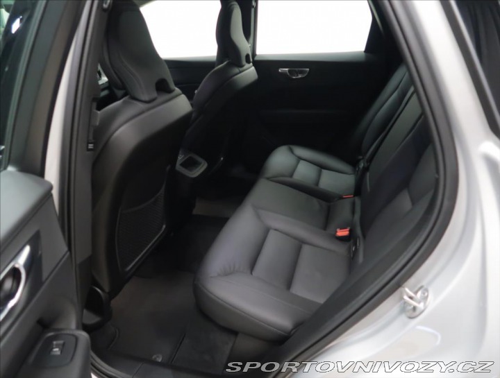 Volvo Ostatní modely XC60 2,0 B5 AWD AUT Plus POLES 2024