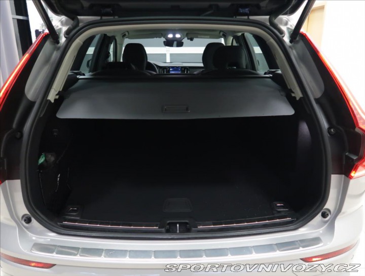 Volvo Ostatní modely XC60 2,0 B5 AWD AUT Plus POLES 2024