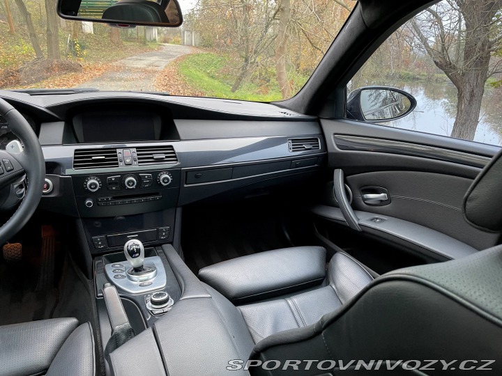 BMW M5 E60 V10 2006