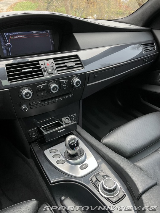 BMW M5 E60 V10 2006