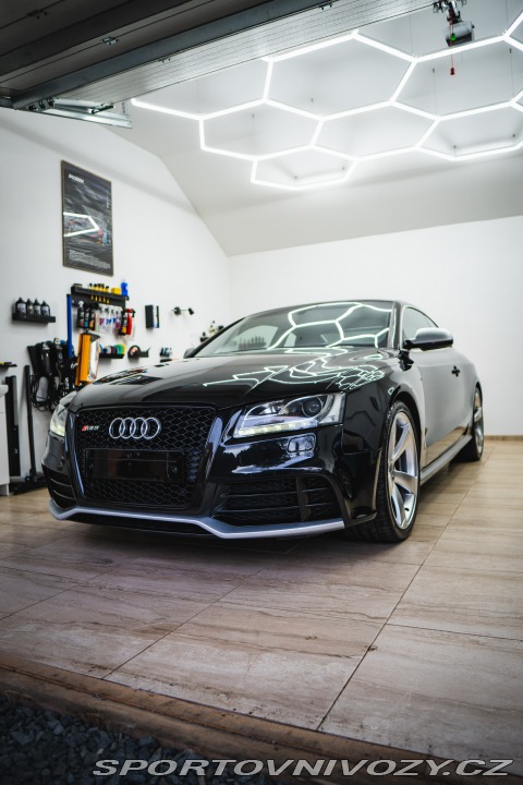 Audi RS5  2011
