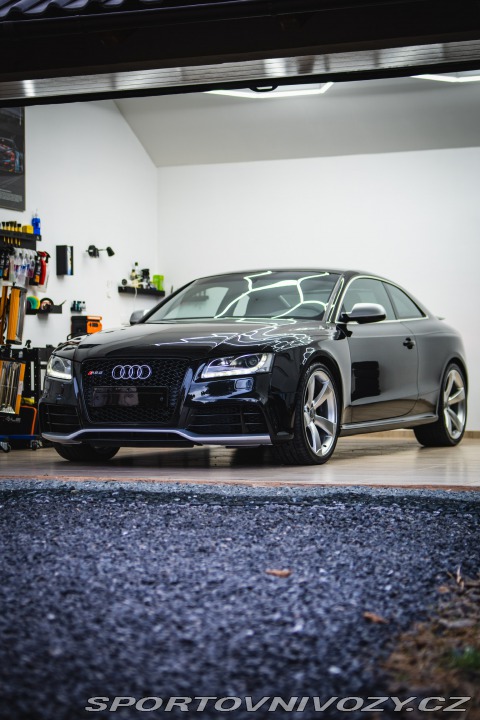 Audi RS5  2011