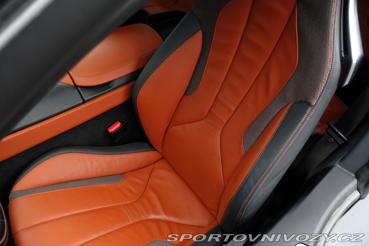 BMW i8  2020
