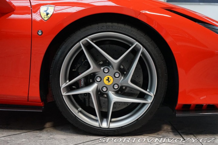 Ferrari F8 Tributo 530kW Lift JBL Ca 2020