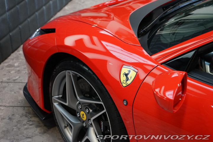 Ferrari F8 Tributo 530kW Lift JBL Ca 2020