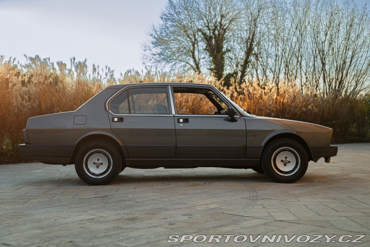 Alfa Romeo Ostatní modely ALFETTA INIEZIONE QUADRIFOGLIO ORO 1984