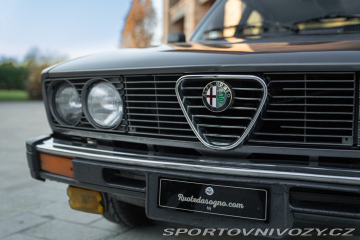 Alfa Romeo Ostatní modely ALFETTA INIEZIONE QUADRIFOGLIO ORO 1984