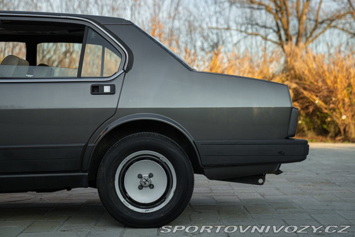 Alfa Romeo Ostatní modely ALFETTA INIEZIONE QUADRIFOGLIO ORO 1984