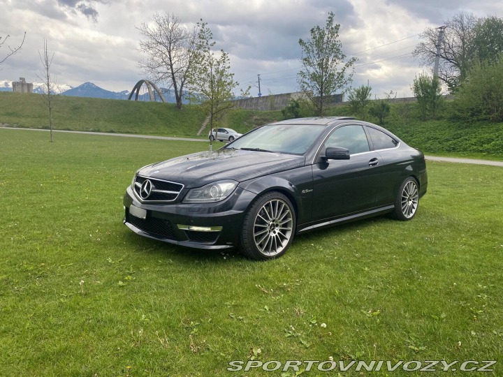Mercedes-Benz C 63 AMG coupe 2011