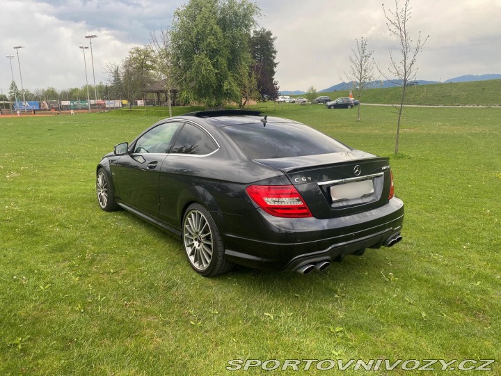 Mercedes-Benz C 63 AMG coupe 2011