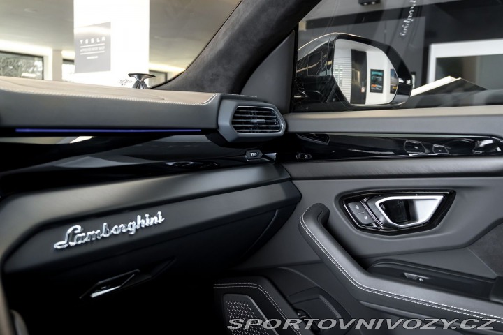 Lamborghini Urus S/Ventilace/Panorama/B&am 1800