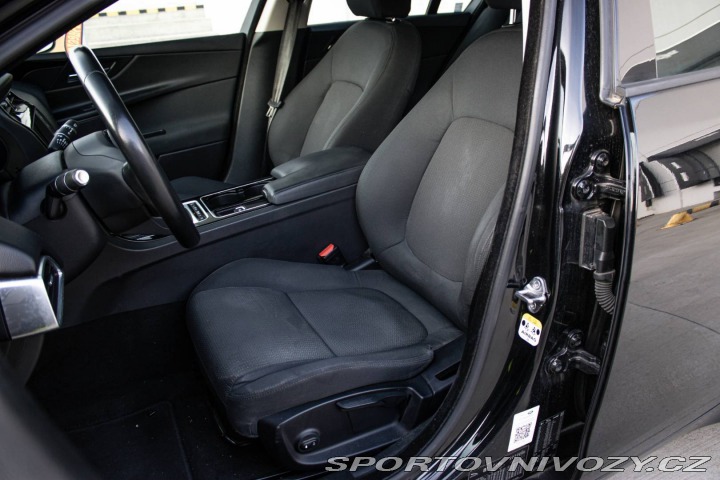 Jaguar XE 2.0 I4D Prestige 2016