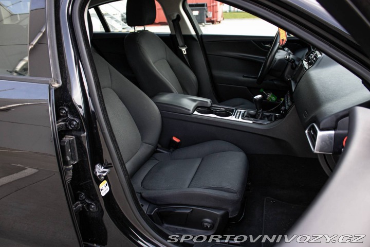 Jaguar XE 2.0 I4D Prestige 2016
