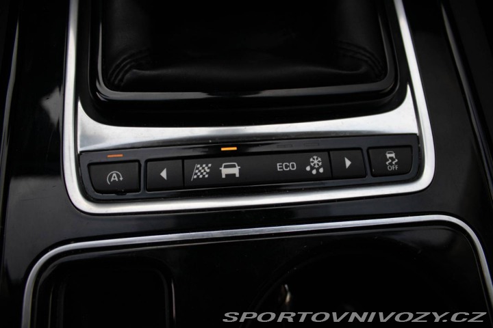 Jaguar XE 2.0 I4D Prestige 2016