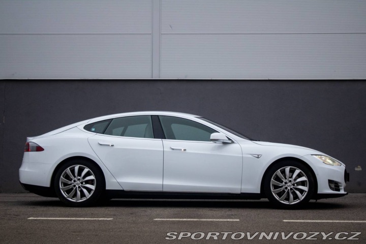 Tesla Model S 85D 2015