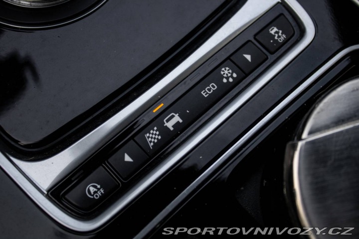Jaguar XE 2.0 I4D 180k R-Sport AT 2017