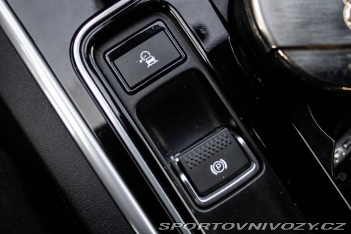 Jaguar XE 2.0 I4D 180k R-Sport AT 2017