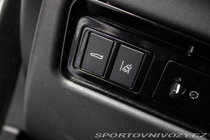 Jaguar XE 2.0 I4D 180k R-Sport AT 2017