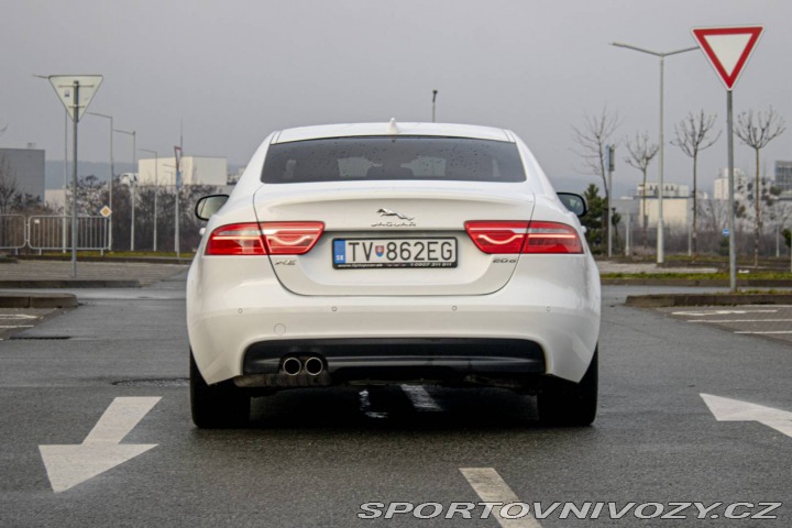 Jaguar XE 2.0 I4D 180k R-Sport AT 2017