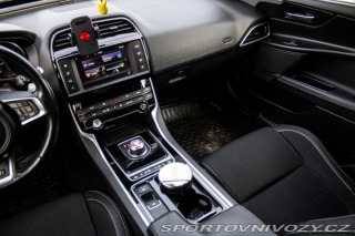 Jaguar XE 2.0 I4D 180k R-Sport  AT 2017