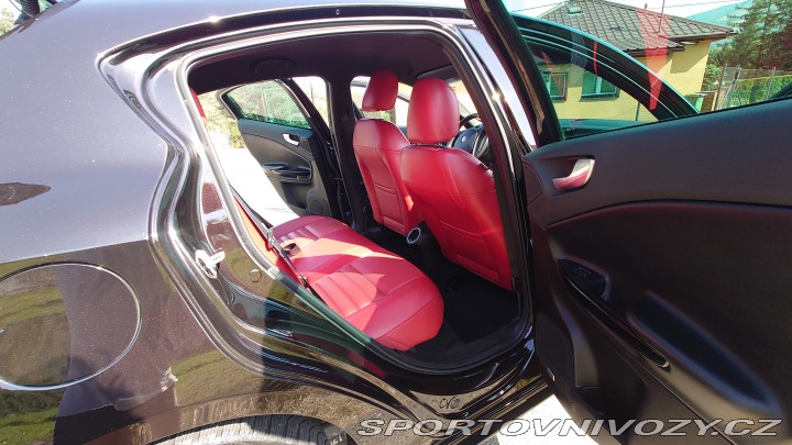 Alfa Romeo Giulietta Quadrifoglio Verde 2011