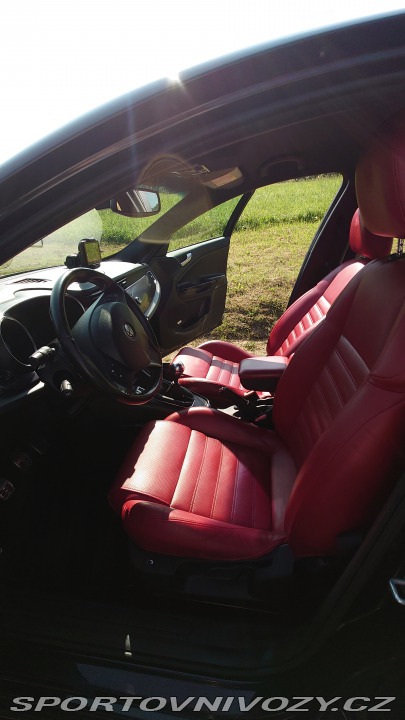 Alfa Romeo Giulietta Quadrifoglio Verde 2011
