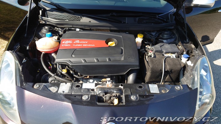 Alfa Romeo Giulietta Quadrifoglio Verde 2011