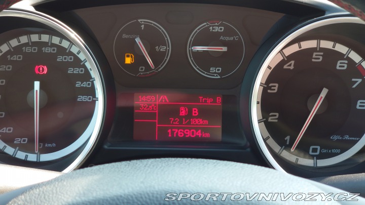 Alfa Romeo Giulietta Quadrifoglio Verde 2011