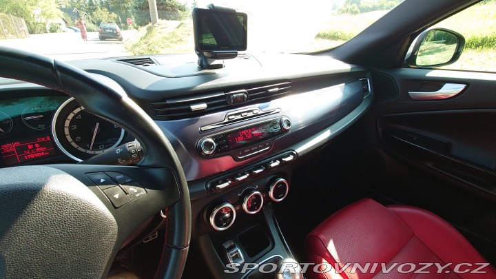 Alfa Romeo Giulietta Quadrifoglio Verde 2011