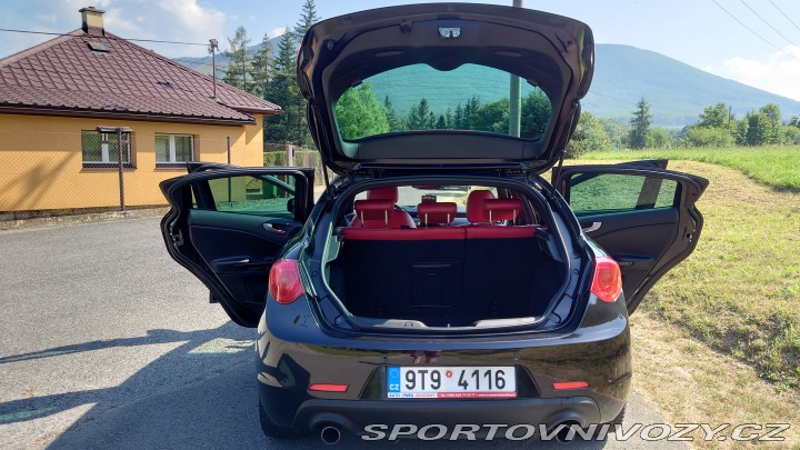 Alfa Romeo Giulietta Quadrifoglio Verde 2011
