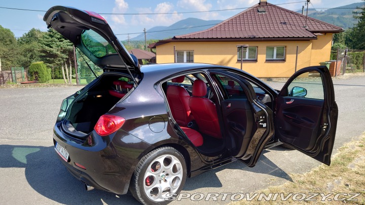 Alfa Romeo Giulietta Quadrifoglio Verde 2011