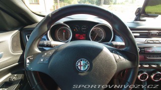 Alfa Romeo Giulietta Quadrifoglio Verde 2011