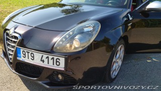 Alfa Romeo Giulietta Quadrifoglio Verde 2011