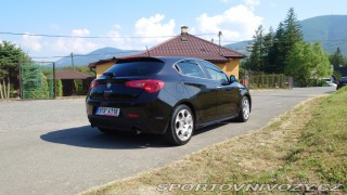 Alfa Romeo Giulietta Quadrifoglio Verde 2011