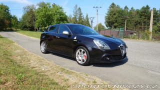 Alfa Romeo Giulietta Quadrifoglio Verde 2011