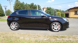 Alfa Romeo Giulietta Quadrifoglio Verde 2011