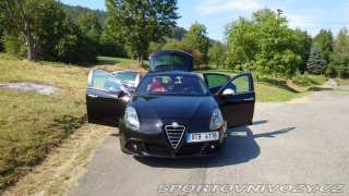 Alfa Romeo Giulietta Quadrifoglio Verde 2011