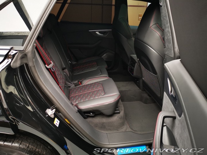 Audi RS Q8 Full Spec / Akrapovič 2023
