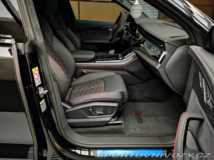 Audi RS Q8 Full Spec / Akrapovič 2023