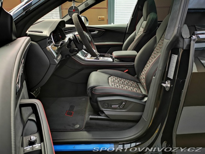Audi RS Q8 Full Spec / Akrapovič 2023