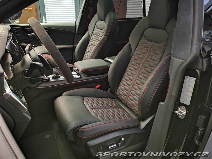 Audi RS Q8 Full Spec / Akrapovič 2023
