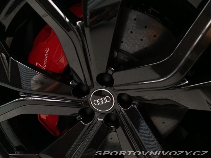 Audi RS Q8 Full Spec / Akrapovič 2023