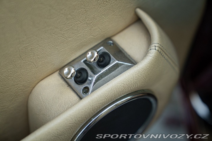 Ostatní značky Ostatní modely Daimler XJ DOUBLE SIX 1988