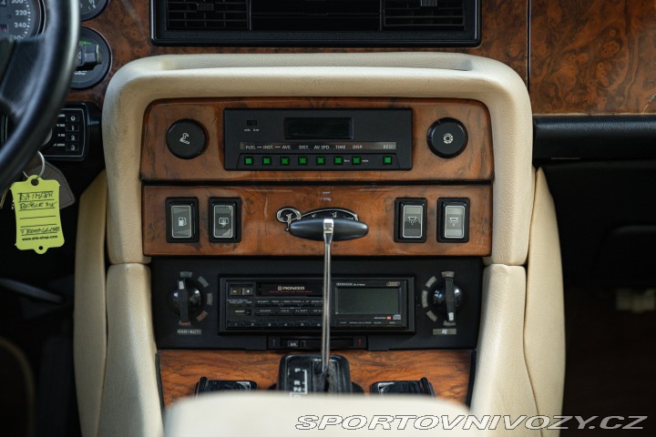 Ostatní značky Ostatní modely Daimler XJ DOUBLE SIX 1988