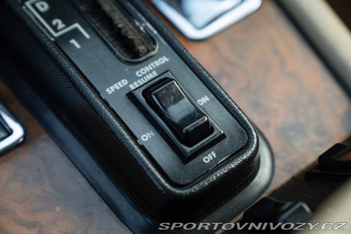 Ostatní značky Ostatní modely Daimler XJ DOUBLE SIX 1988