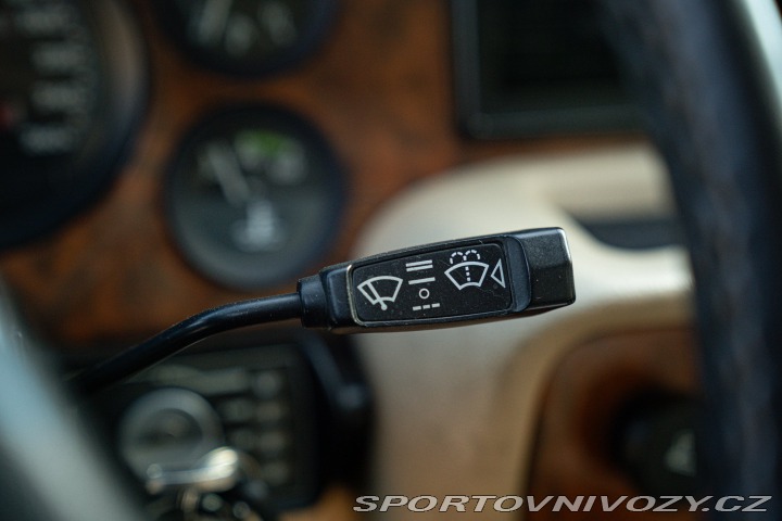 Ostatní značky Ostatní modely Daimler XJ DOUBLE SIX 1988