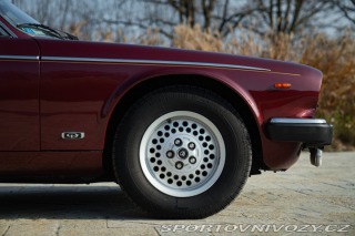 Ostatní značky Ostatní modely Daimler XJ DOUBLE SIX 1988